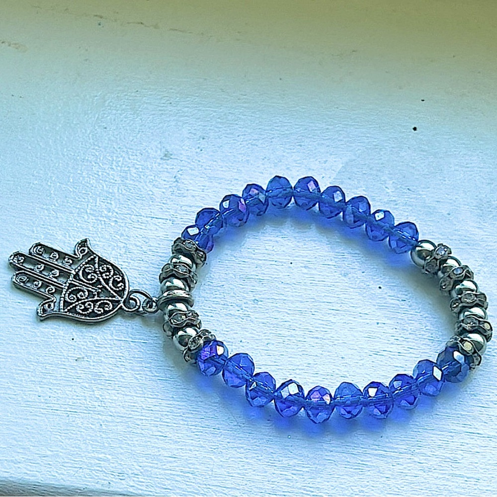🥳 HOST PICK! 🤩 🦋 Hamsa hand protection Charm Bracelet